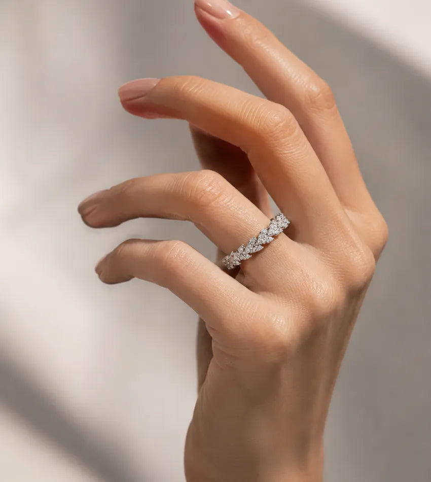 sparkling leaf band ring