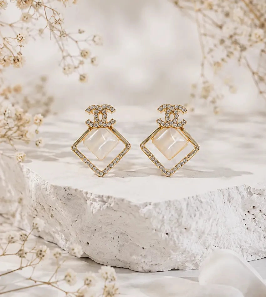 women pearl stud earrings